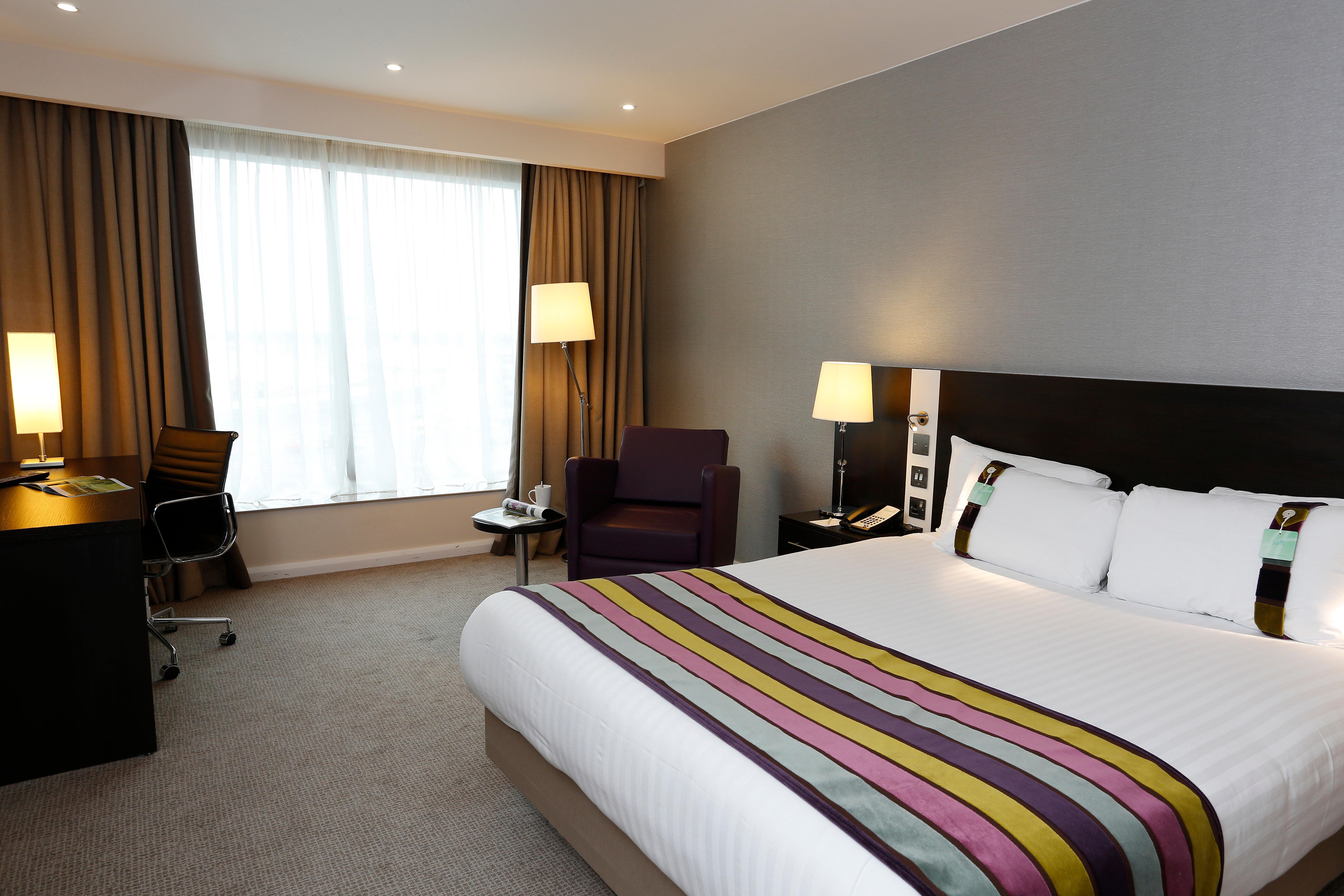 Holiday Inn Southend By Ihg Buitenkant foto
