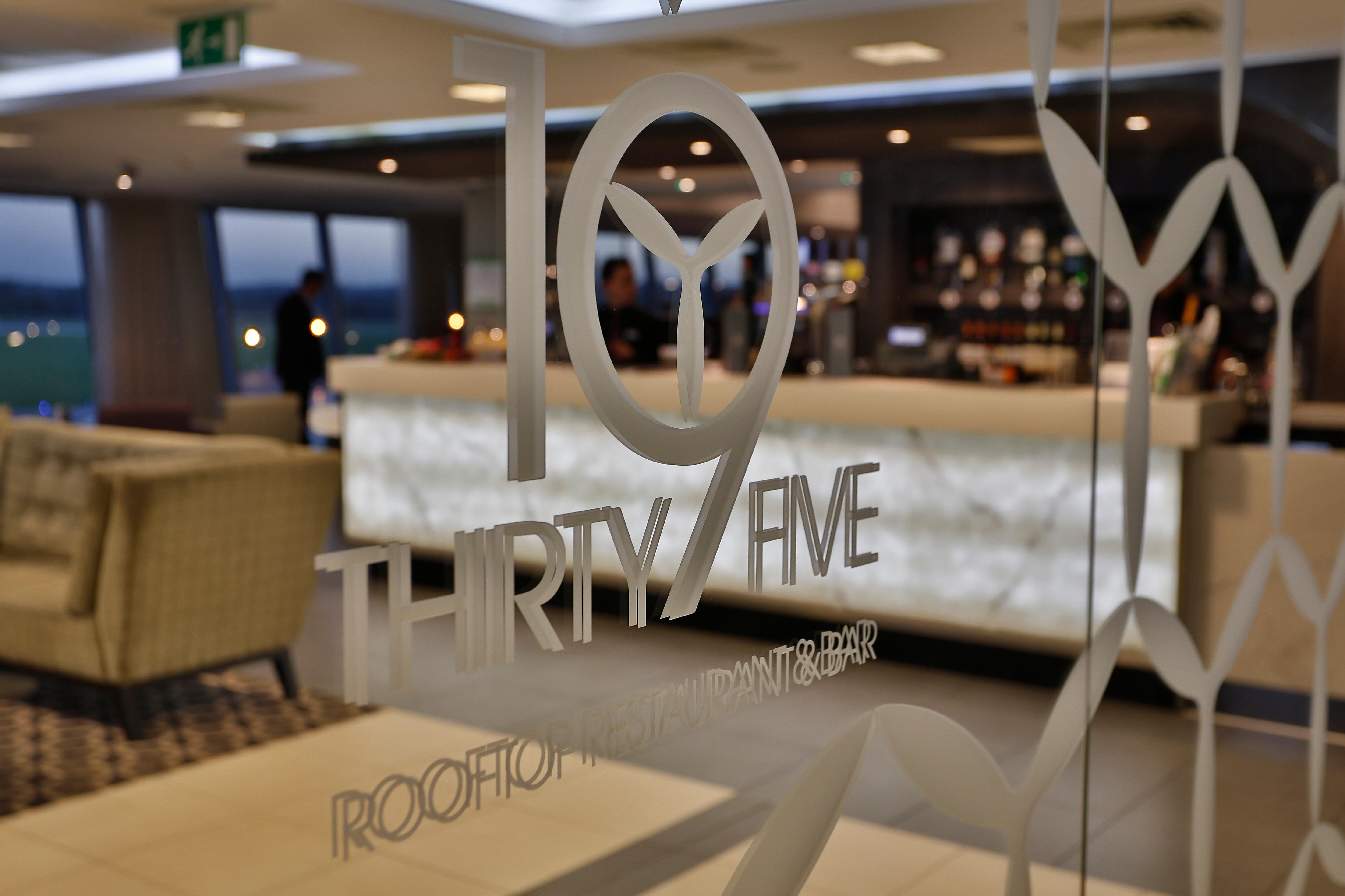 Holiday Inn Southend By Ihg Buitenkant foto