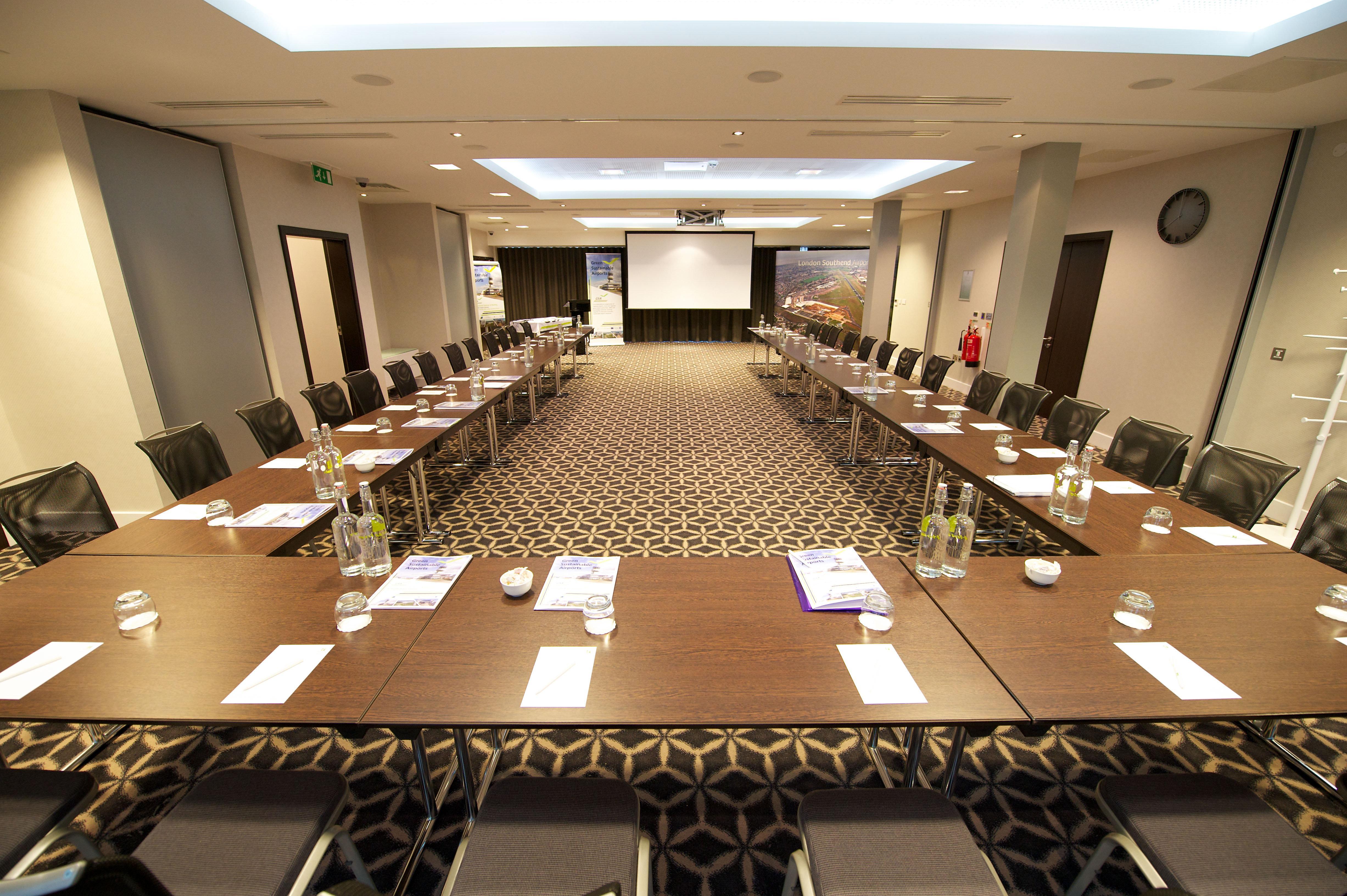 Holiday Inn Southend By Ihg Buitenkant foto